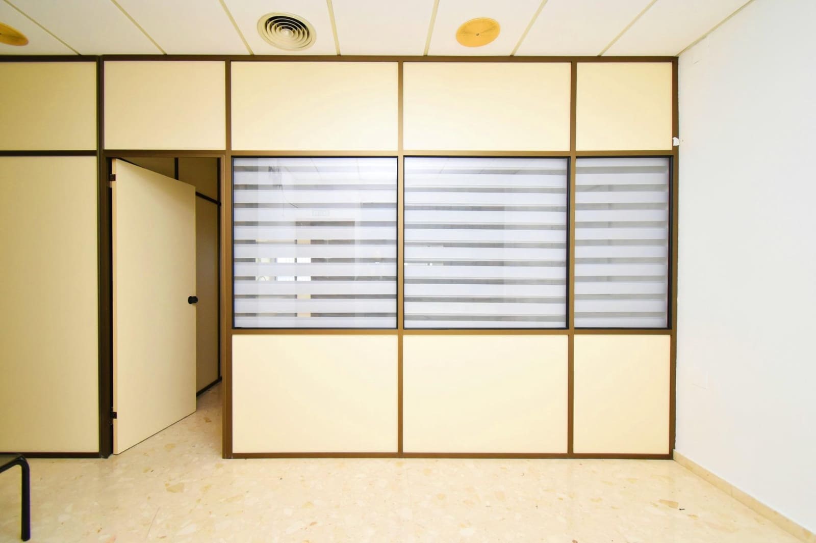 Kontor til salgs i Santa Maria del Aguila - € 69 000 (Ref: 9431015)