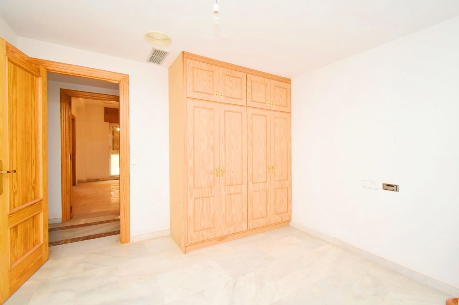 4 bedroom Flat for sale in El Ejido with garage - € 190,000 (Ref: 9804525)