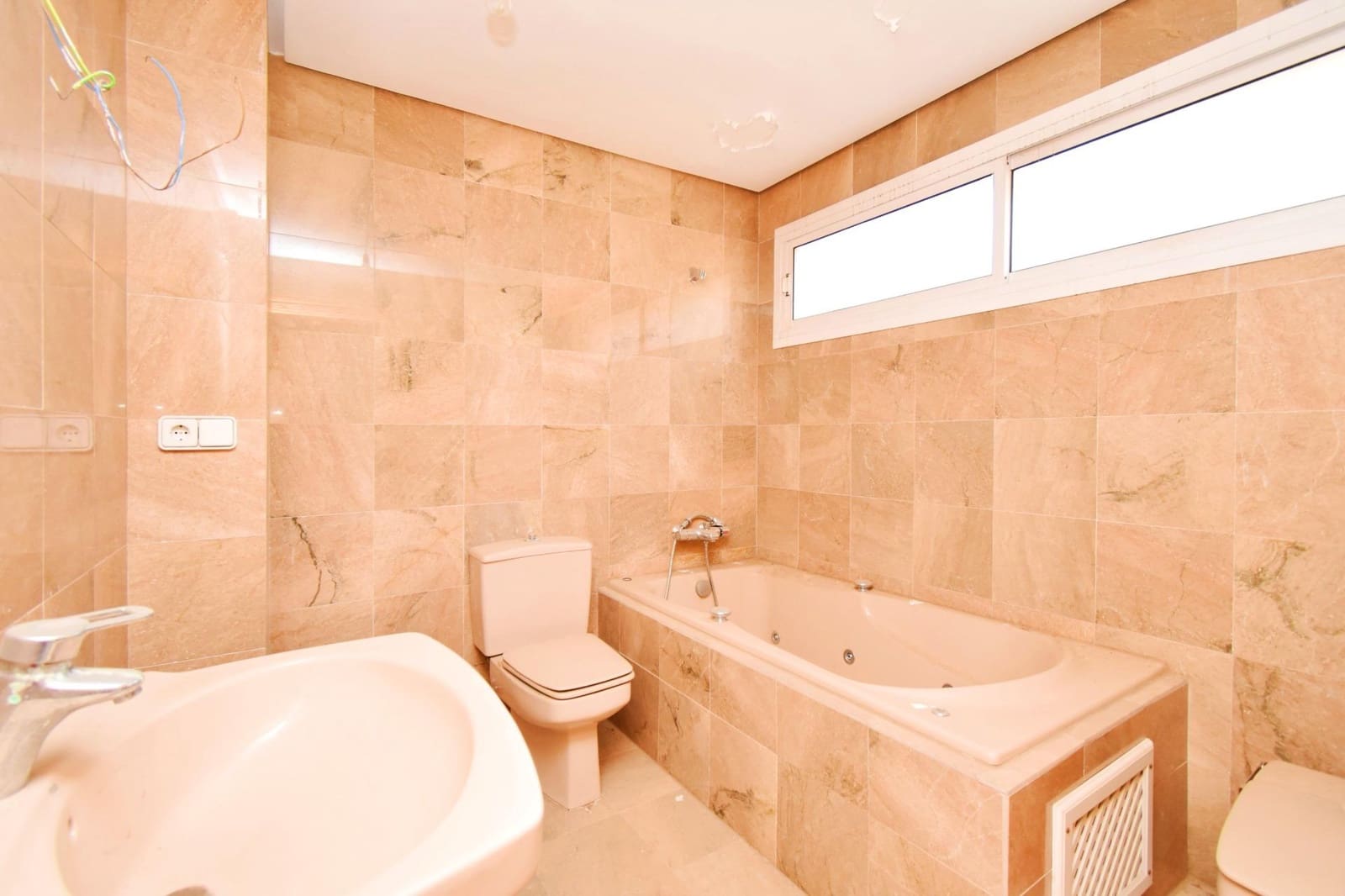 4 bedroom Flat for sale in El Ejido with garage - € 190,000 (Ref: 9804525)