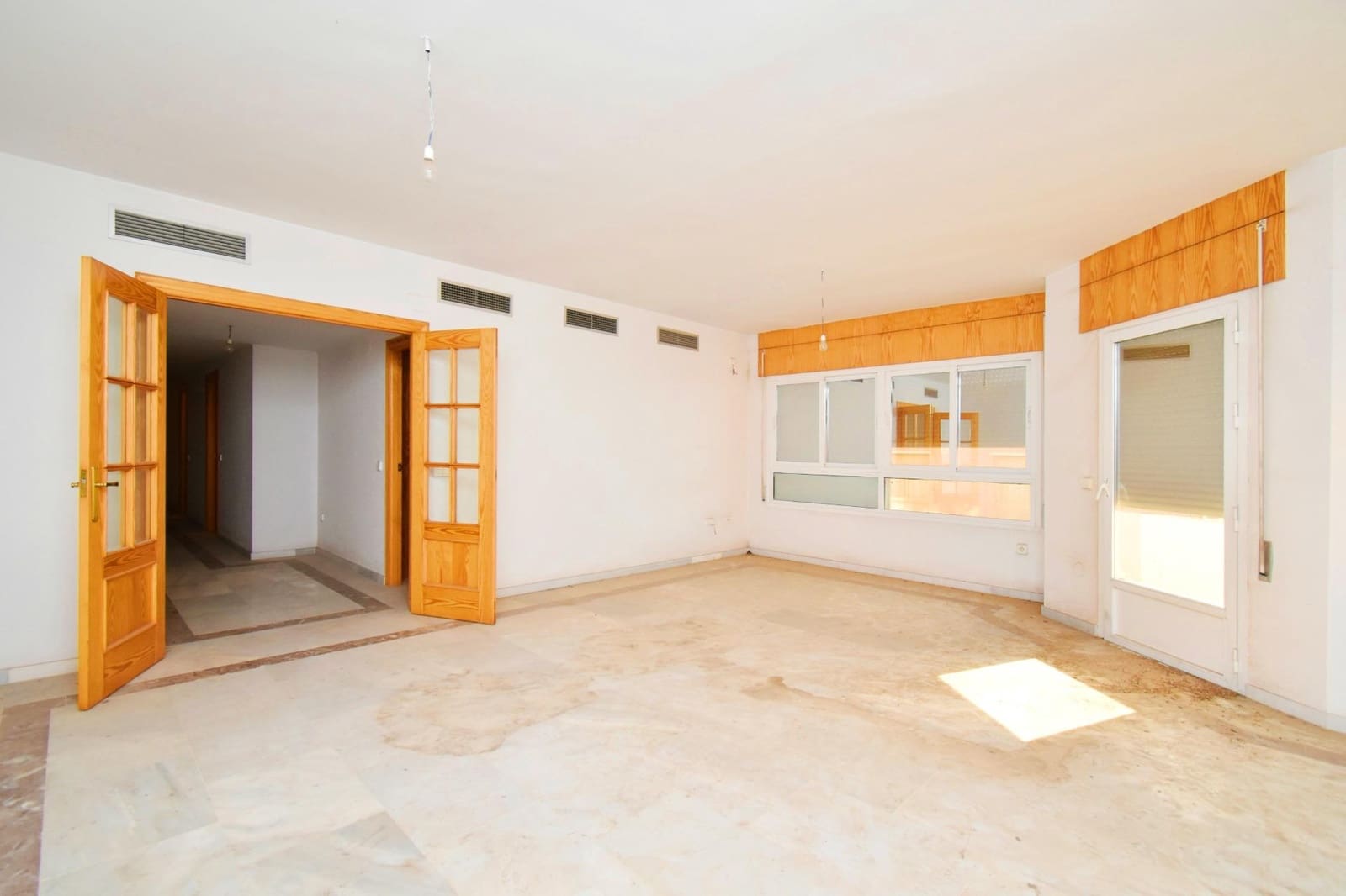 4 bedroom Flat for sale in El Ejido with garage - € 190,000 (Ref: 9804525)
