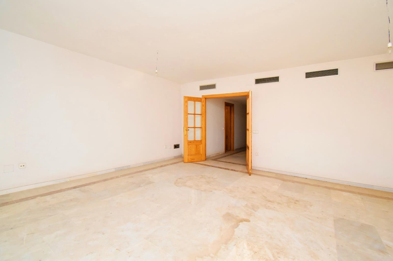 4 bedroom Flat for sale in El Ejido with garage - € 190,000 (Ref: 9804525)