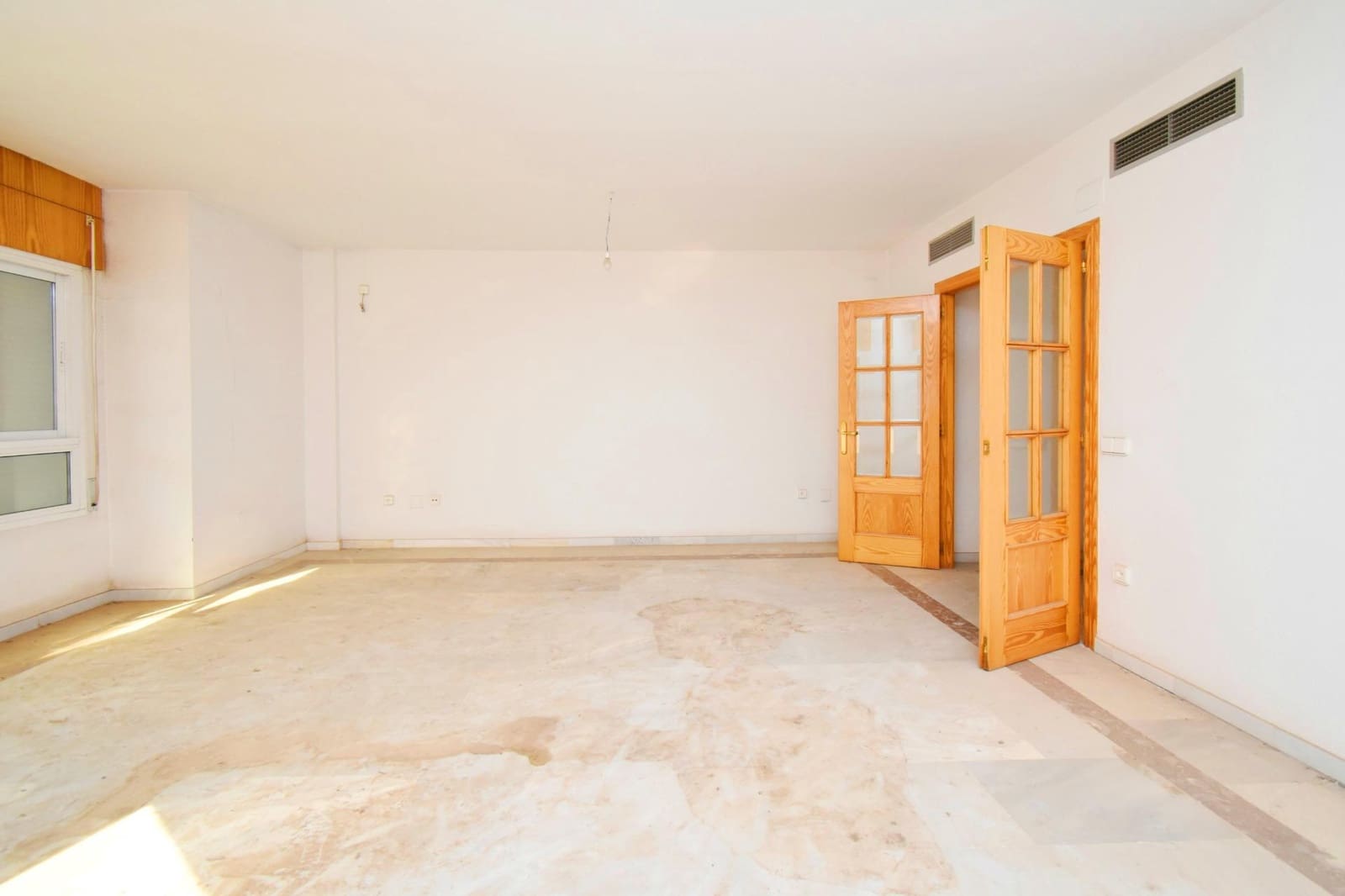 4 bedroom Flat for sale in El Ejido with garage - € 190,000 (Ref: 9804525)