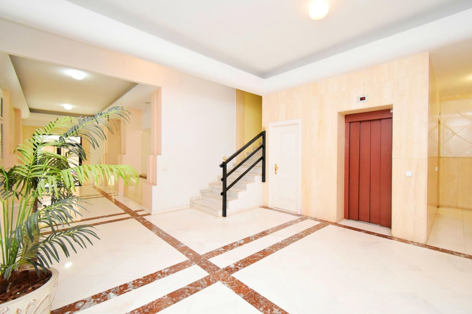 4 bedroom Flat for sale in El Ejido with garage - € 190,000 (Ref: 9804525)