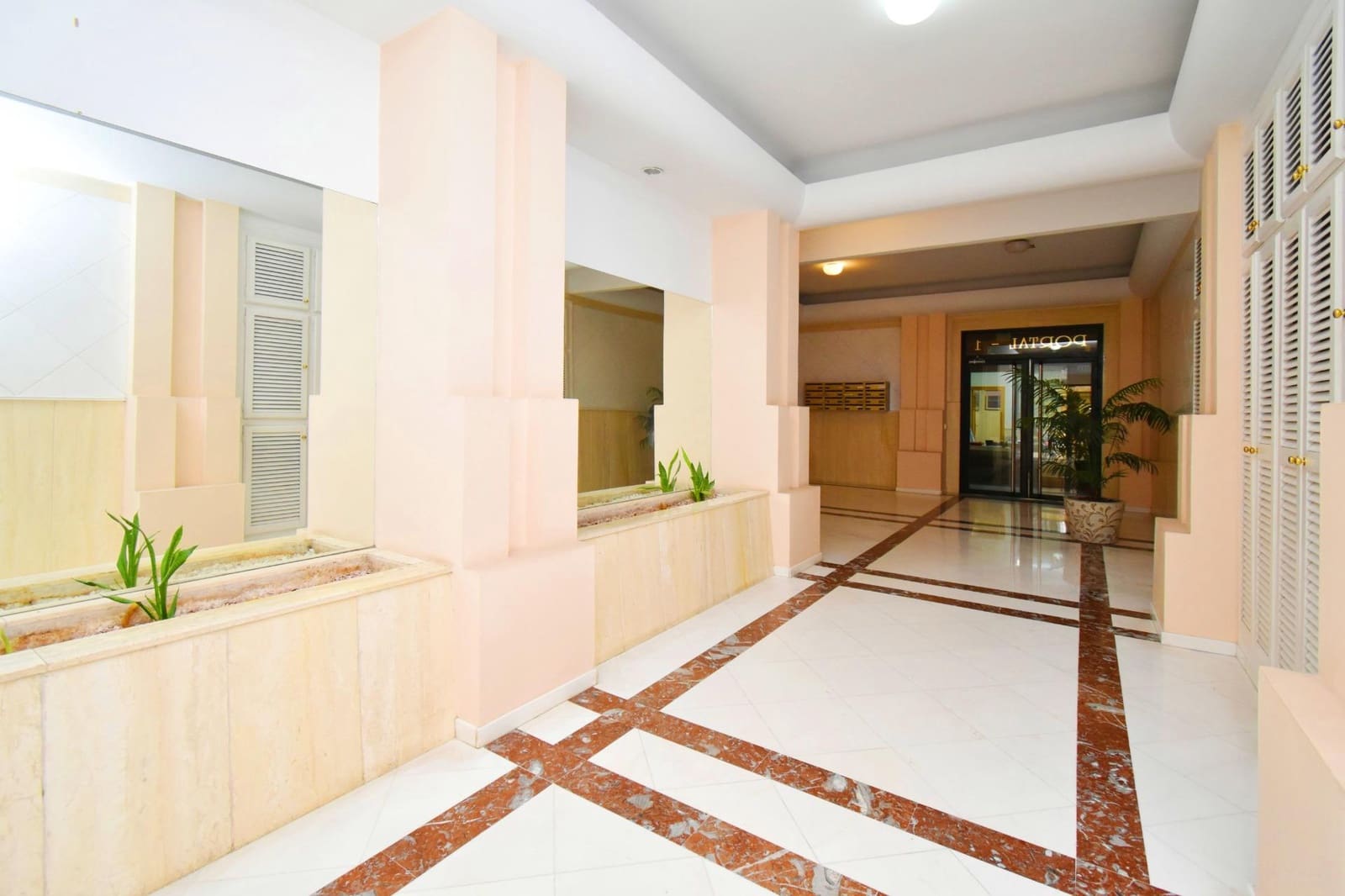 4 bedroom Flat for sale in El Ejido with garage - € 190,000 (Ref: 9804525)