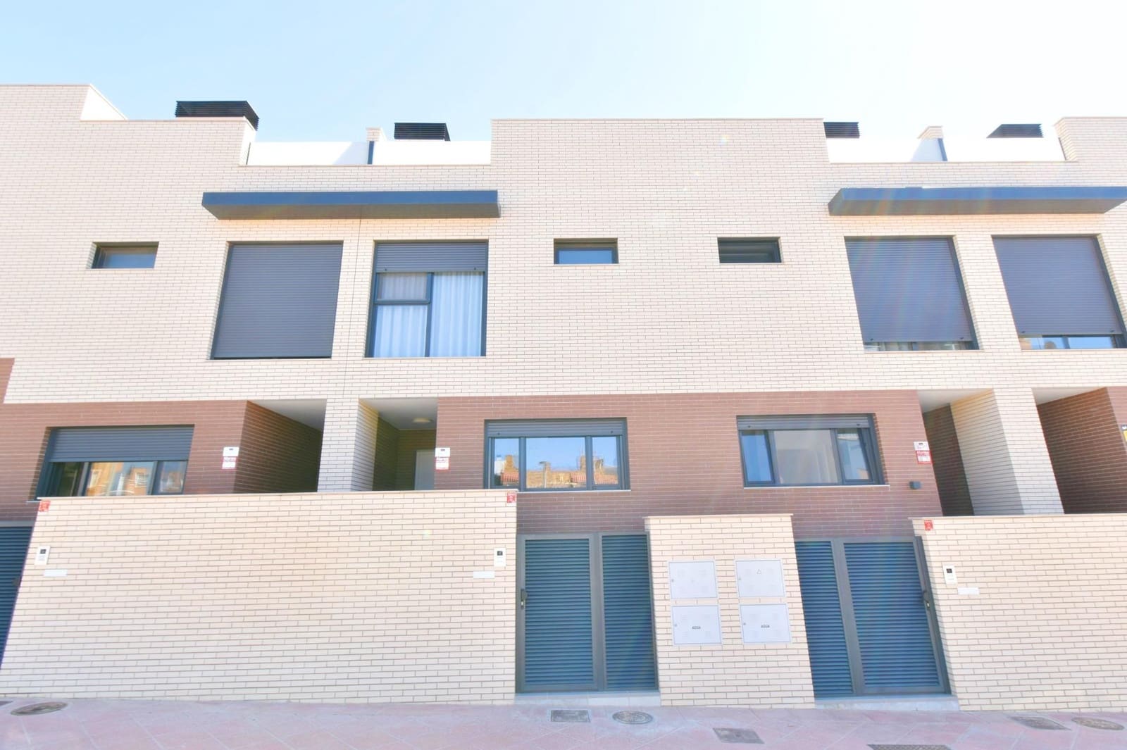 3 soverom Rekkehus til salgs i Almeria by med svømmebasseng garasje - € 459 000 (Ref: 9865384)