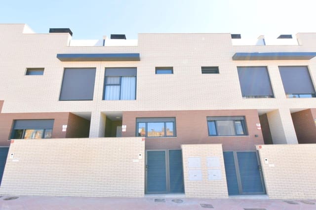 3 soverom Rekkehus til salgs i Almería by med svømmebasseng garasje - € 459 000 (Ref: 9865384)