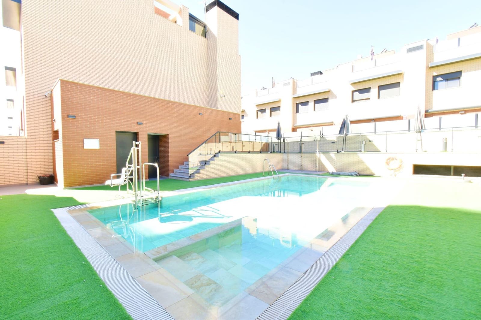 3 soverom Rekkehus til salgs i Almeria by med svømmebasseng garasje - € 459 000 (Ref: 9865384)