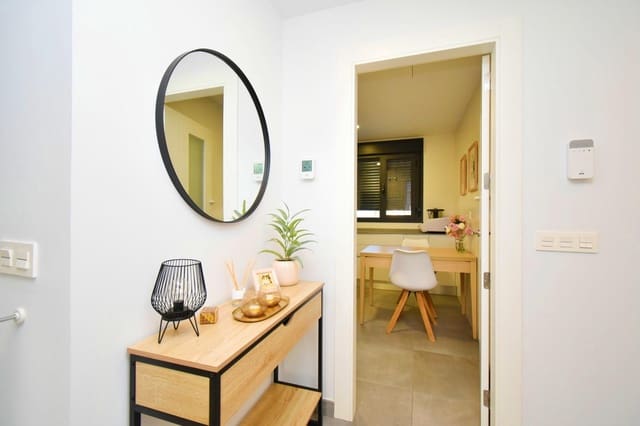 3 soverom Rekkehus til salgs i Almería by med svømmebasseng garasje - € 459 000 (Ref: 9865384)