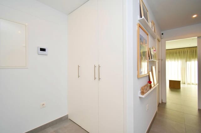 3 soverom Rekkehus til salgs i Almería by med svømmebasseng garasje - € 459 000 (Ref: 9865384)