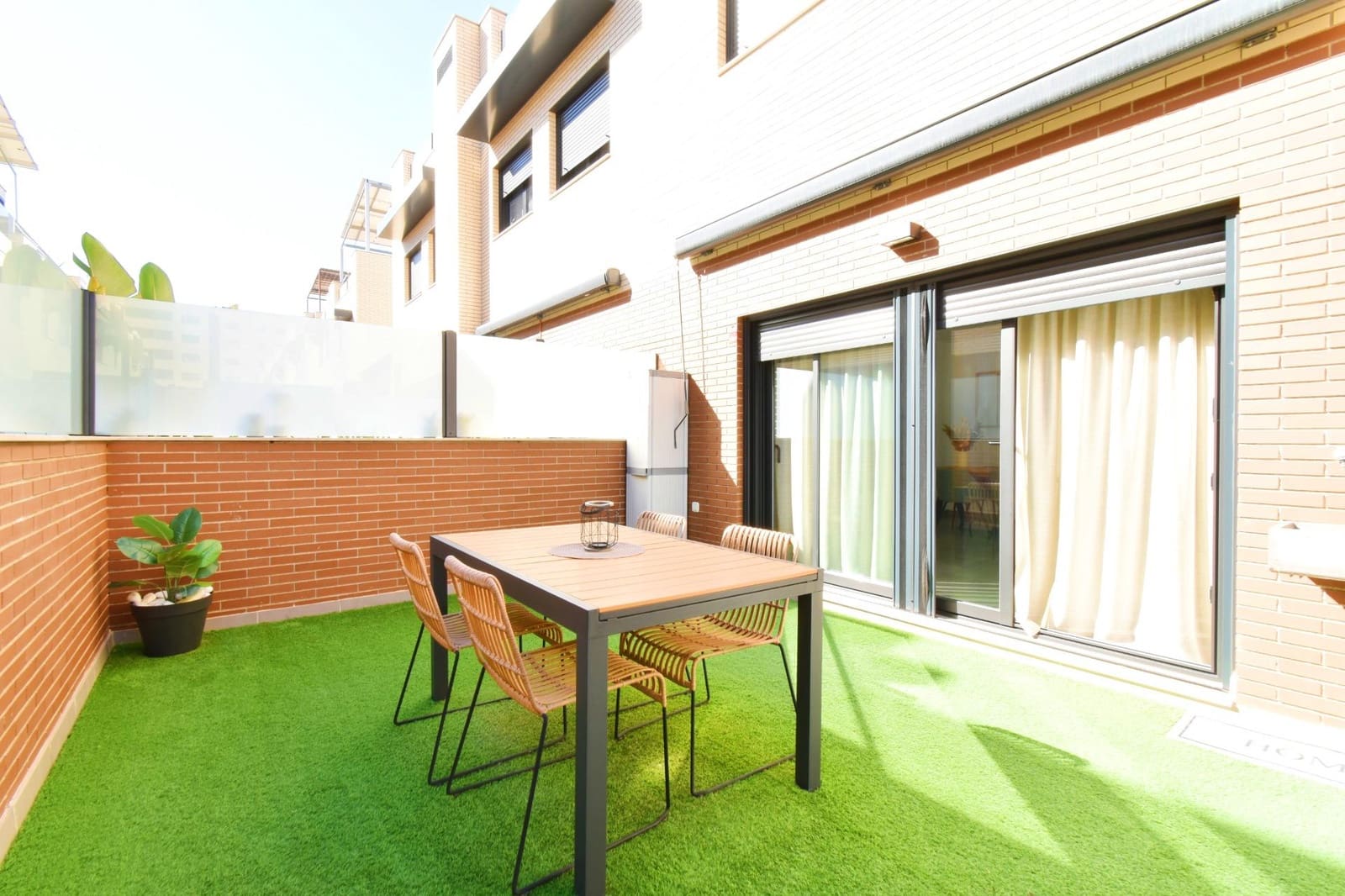 3 soverom Rekkehus til salgs i Almeria by med svømmebasseng garasje - € 459 000 (Ref: 9865384)