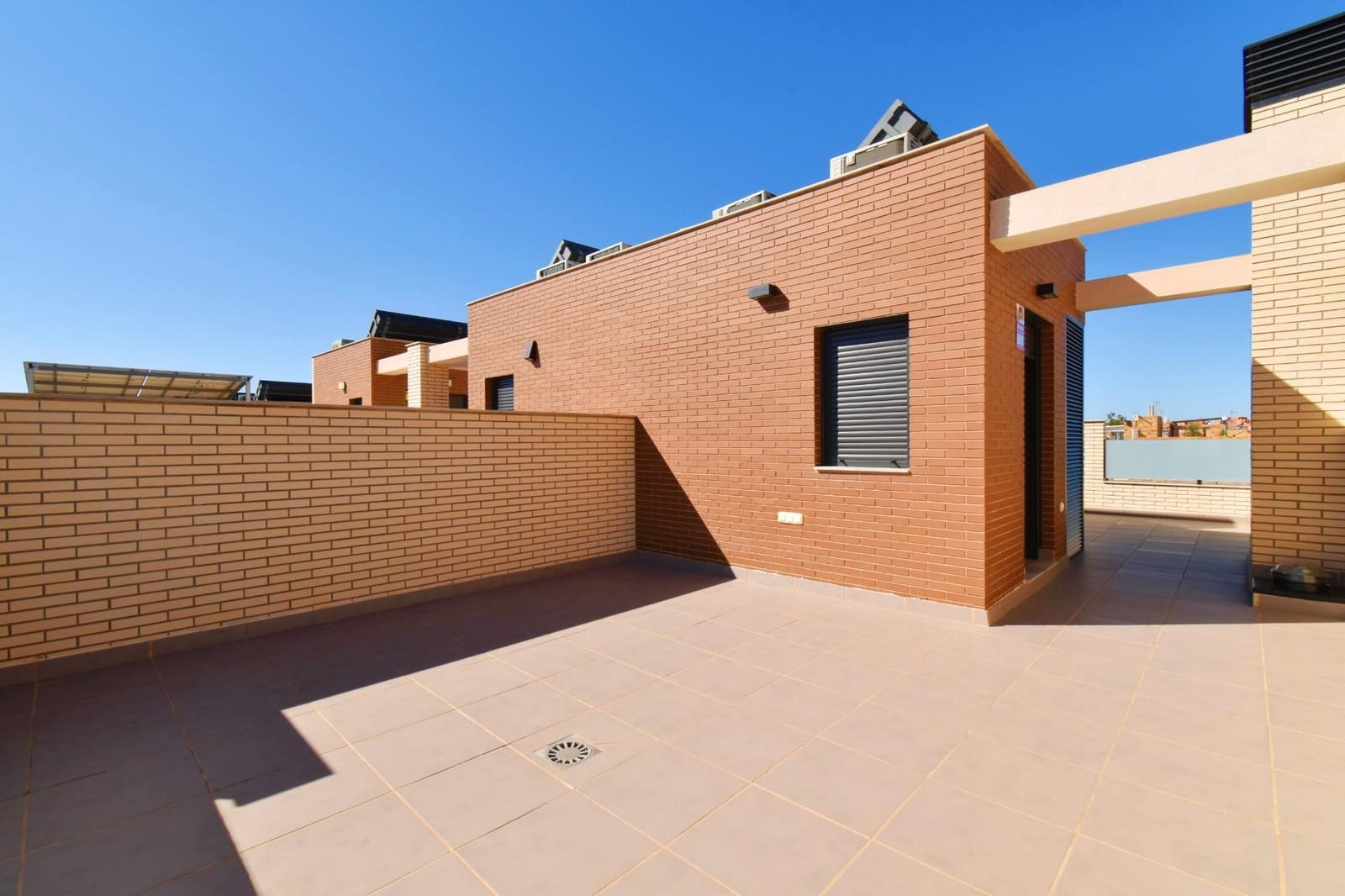 3 soverom Rekkehus til salgs i Almeria by med svømmebasseng garasje - € 459 000 (Ref: 9865384)