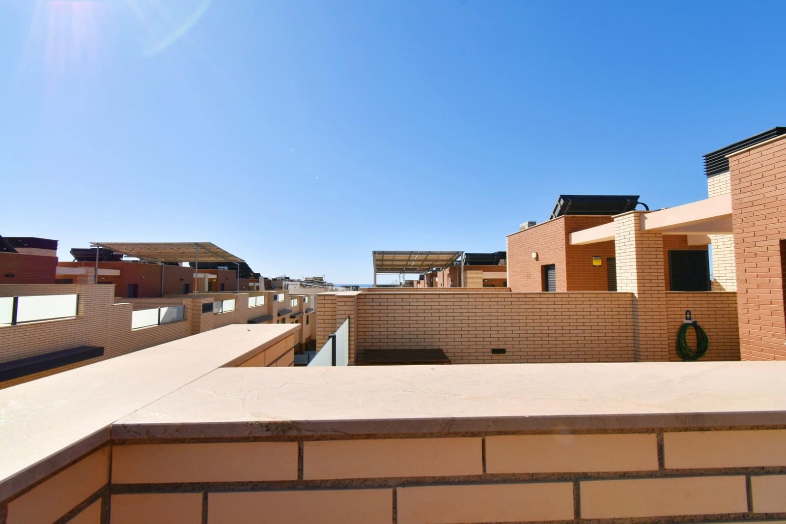 3 soverom Rekkehus til salgs i Almeria by med svømmebasseng garasje - € 459 000 (Ref: 9865384)