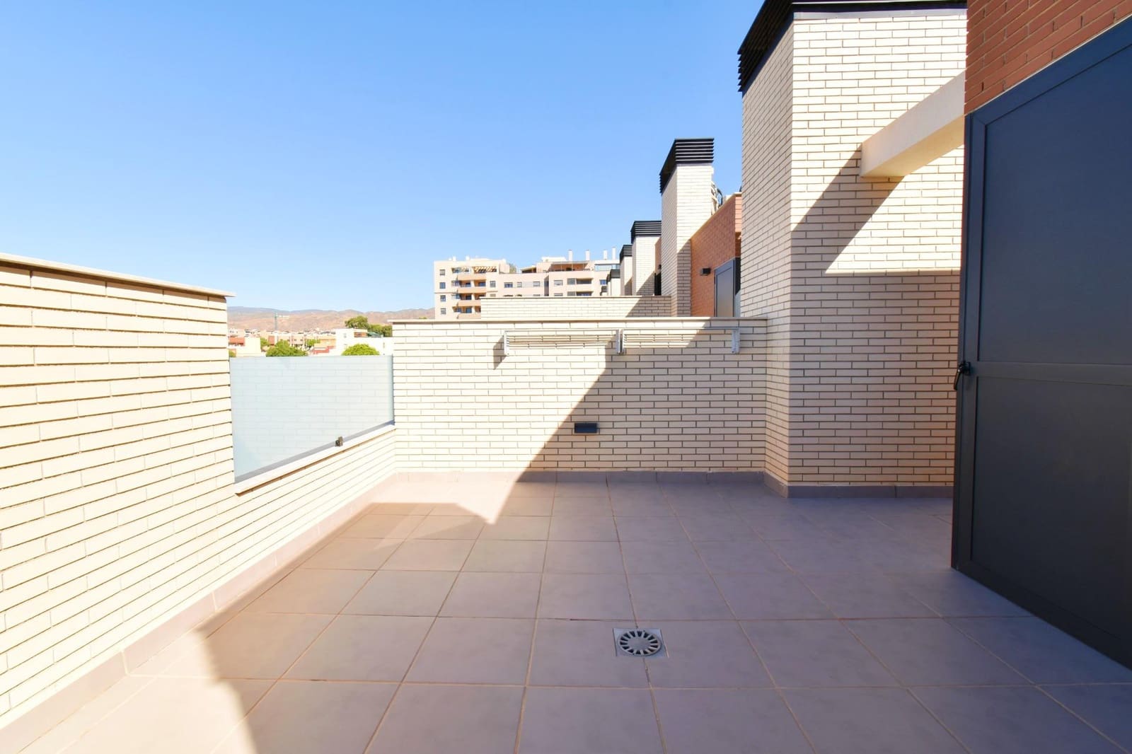 3 soverom Rekkehus til salgs i Almeria by med svømmebasseng garasje - € 459 000 (Ref: 9865384)