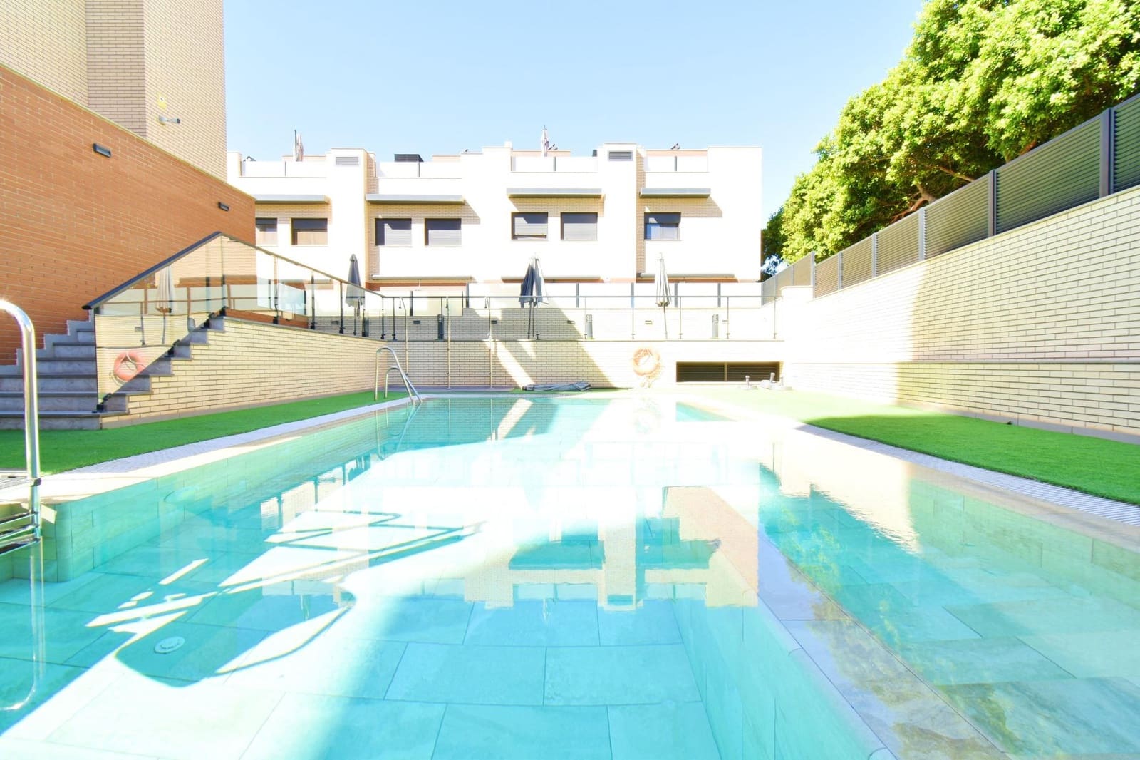 3 soverom Rekkehus til salgs i Almeria by med svømmebasseng garasje - € 459 000 (Ref: 9865384)