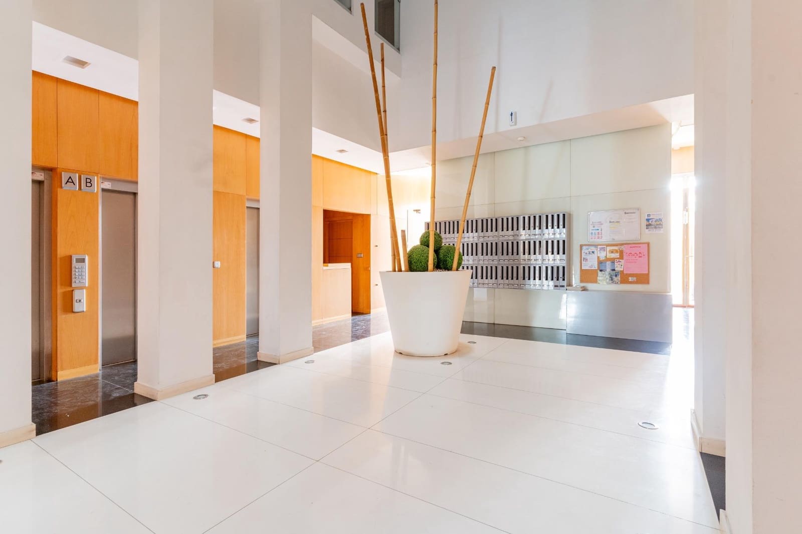 2 slaapkamer Flat te koop in El Ejido met zwembad garage - € 148.500 (Ref: 9938359)