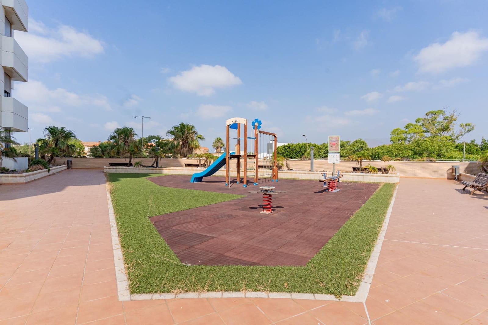 2 slaapkamer Flat te koop in El Ejido met zwembad garage - € 148.500 (Ref: 9938359)
