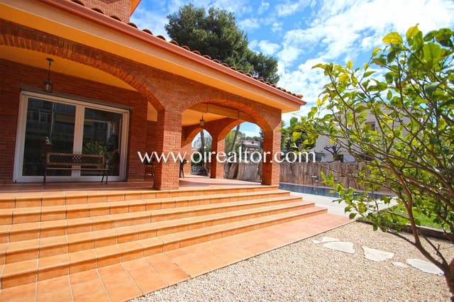 9 soveværelse Byhus til salg i Castelldefels - € 2.600.000 (Ref: 9203551)