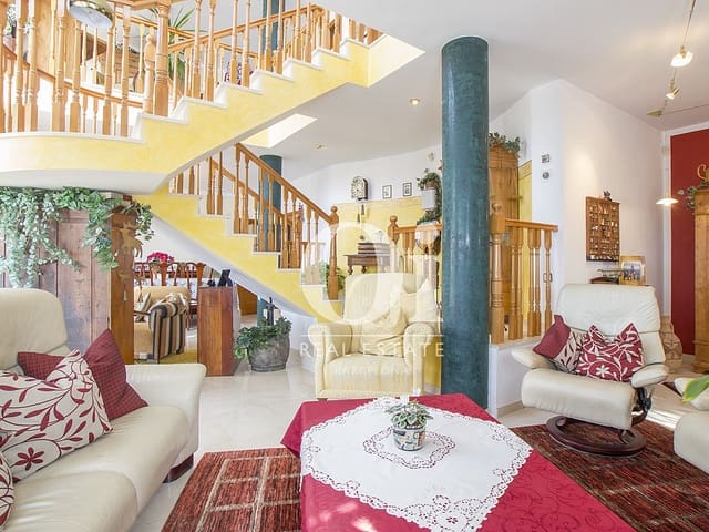 6 soveværelse Byhus til salg i Castelldefels med garage - € 1.490.000 (Ref: 9203552)