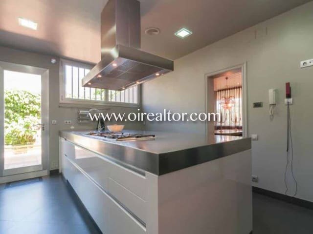 6 soveværelse Byhus til salg i Castelldefels - € 1.380.000 (Ref: 9203553)