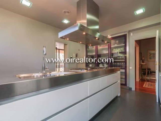 6 soveværelse Byhus til salg i Castelldefels - € 1.380.000 (Ref: 9203553)