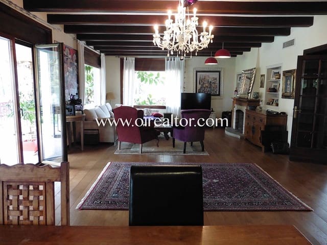 6 soveværelse Byhus til salg i Castelldefels med garage - € 2.590.000 (Ref: 9203555)