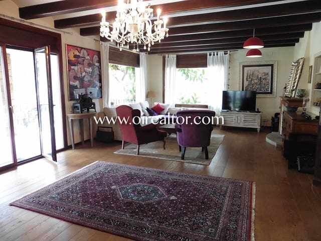 6 soveværelse Byhus til salg i Castelldefels med garage - € 2.590.000 (Ref: 9203555)