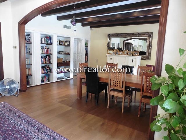 6 soveværelse Byhus til salg i Castelldefels med garage - € 2.590.000 (Ref: 9203555)