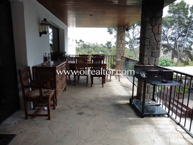 6 soveværelse Byhus til salg i Castelldefels med garage - € 2.590.000 (Ref: 9203555)