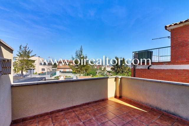 4 chambre Maison de Ville à vendre à Sant Boi de Llobregat avec piscine garage - 724 000 € (Ref: 9203557)