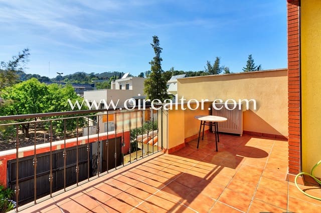 4 chambre Maison de Ville à vendre à Sant Boi de Llobregat avec piscine garage - 724 000 € (Ref: 9203557)