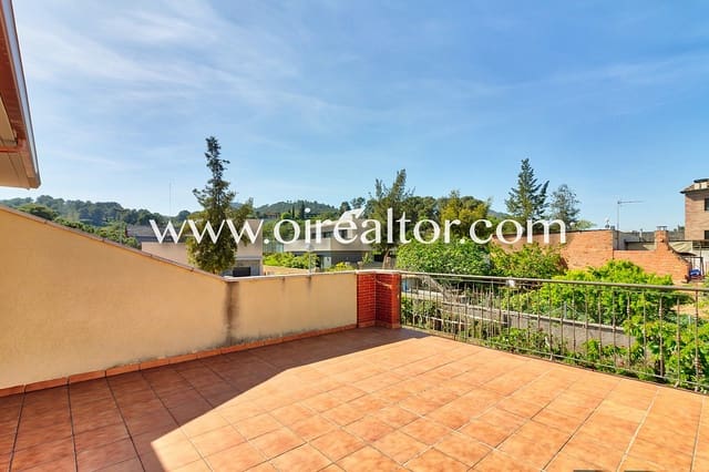 4 chambre Maison de Ville à vendre à Sant Boi de Llobregat avec piscine garage - 724 000 € (Ref: 9203557)