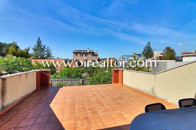 4 chambre Maison de Ville à vendre à Sant Boi de Llobregat avec piscine garage - 724 000 € (Ref: 9203557)