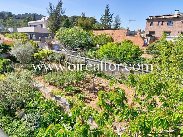 4 chambre Maison de Ville à vendre à Sant Boi de Llobregat avec piscine garage - 724 000 € (Ref: 9203557)