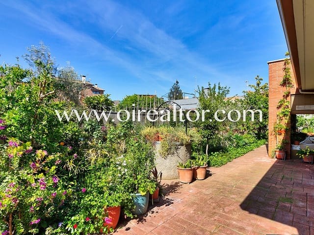 4 chambre Maison de Ville à vendre à Sant Boi de Llobregat avec piscine garage - 724 000 € (Ref: 9203557)