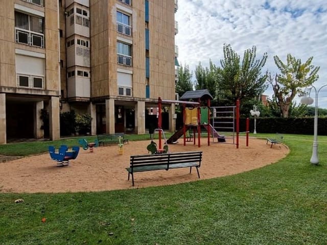 4 bedroom Flat for sale in Sant Vicenç de Montalt - € 399,000 (Ref: 9203597)