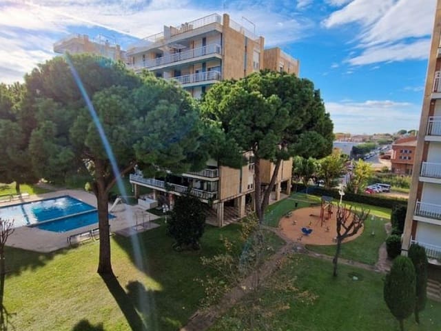 4 bedroom Flat for sale in Sant Vicenç de Montalt - € 399,000 (Ref: 9203597)