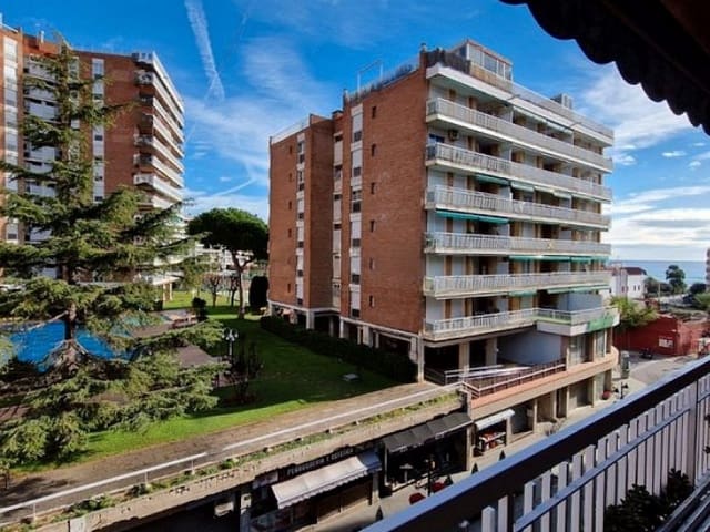 4 bedroom Flat for sale in Sant Vicenç de Montalt - € 399,000 (Ref: 9203597)