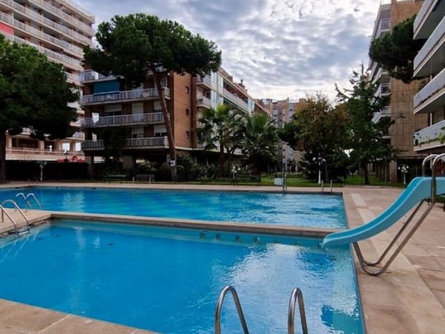 4 bedroom Flat for sale in Sant Vicenç de Montalt - € 399,000 (Ref: 9203597)