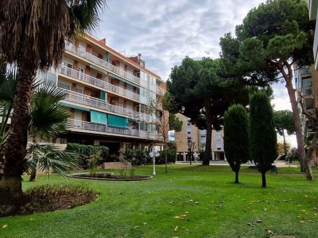 4 bedroom Flat for sale in Sant Vicenç de Montalt - € 399,000 (Ref: 9203597)