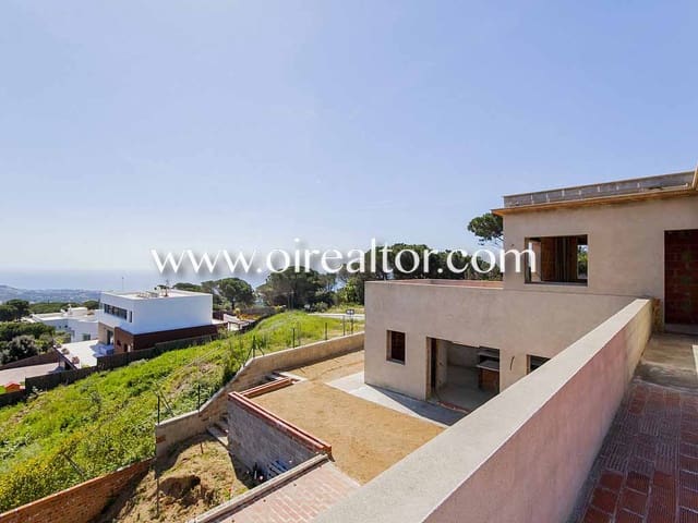 3 bedroom Townhouse for sale in Sant Andreu de Llavaneres with garage - € 558,000 (Ref: 9203603)