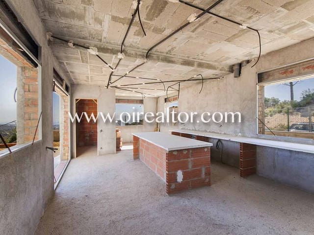 3 bedroom Townhouse for sale in Sant Andreu de Llavaneres with garage - € 558,000 (Ref: 9203603)