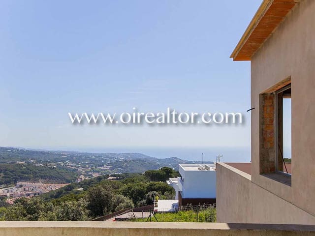 3 bedroom Townhouse for sale in Sant Andreu de Llavaneres with garage - € 558,000 (Ref: 9203603)