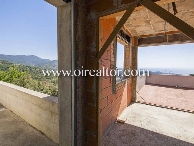 3 bedroom Townhouse for sale in Sant Andreu de Llavaneres with garage - € 558,000 (Ref: 9203603)