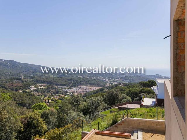 3 bedroom Townhouse for sale in Sant Andreu de Llavaneres with garage - € 558,000 (Ref: 9203603)