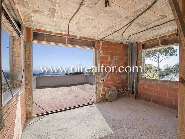 3 bedroom Townhouse for sale in Sant Andreu de Llavaneres with garage - € 558,000 (Ref: 9203603)