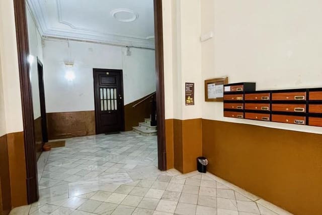 3 bedroom Flat for sale in Can Baró, Barcelona city - € 280,000 (Ref: 9203608)