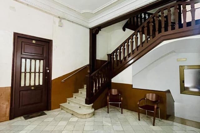 3 bedroom Flat for sale in Can Baró, Barcelona city - € 280,000 (Ref: 9203608)