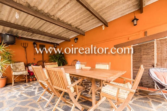 5 bedroom Townhouse for sale in Mataró with garage - € 1,550,000 (Ref: 9203609)