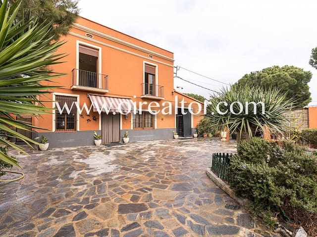 5 bedroom Townhouse for sale in Mataró with garage - € 1,550,000 (Ref: 9203609)