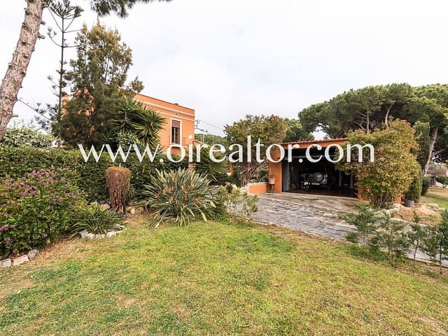 5 bedroom Townhouse for sale in Mataró with garage - € 1,550,000 (Ref: 9203609)